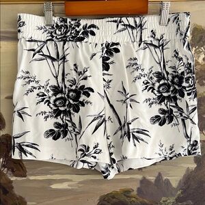 LOFT New With Tags Monochrome Floral Print Leisure Shorts Size 00